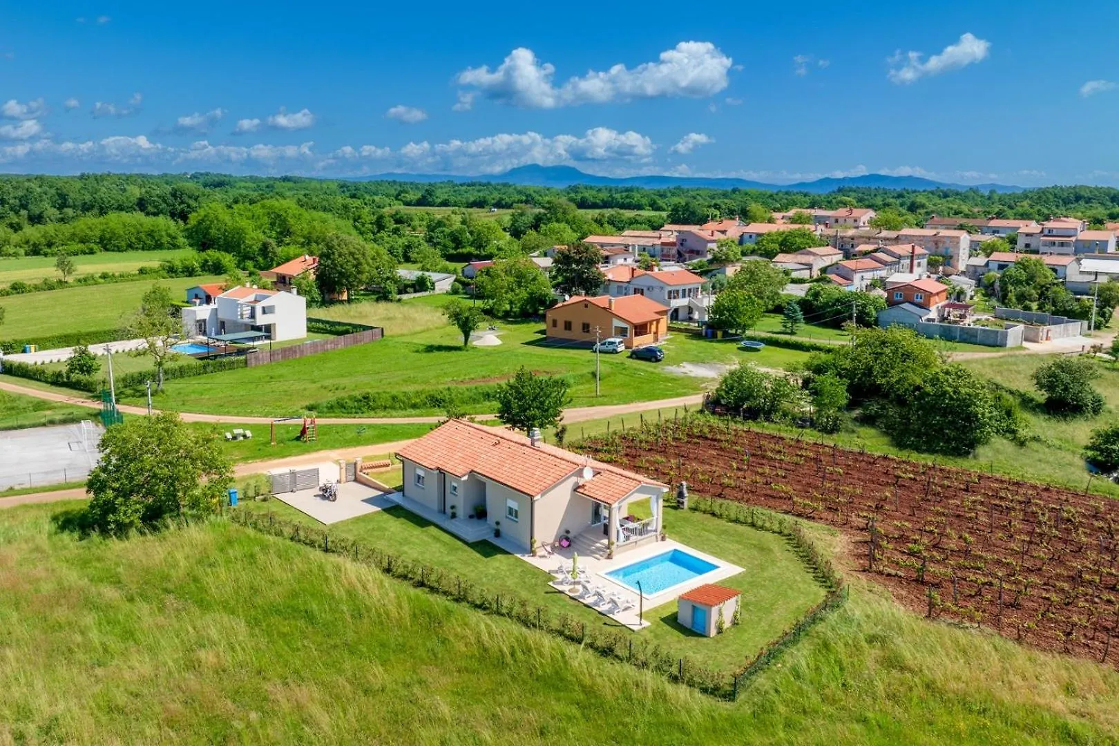 Family Holiday House With Private Pool And Playground Барбан Дом отдыха