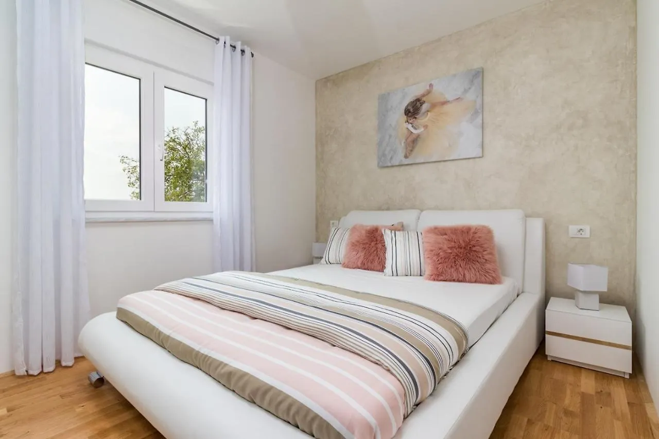 Casa de Férias Family Holiday House With Private Pool And Playground Barban Croácia