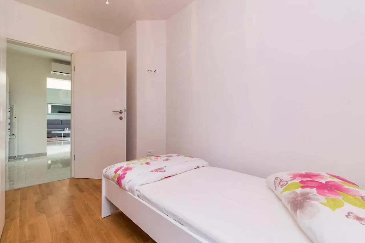 Casa de Férias Family Holiday House With Private Pool And Playground Barban